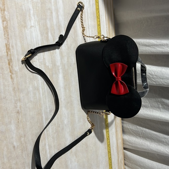 New Minnie Mouse black and red small handbag with adjustable and removable strap - Picture 5 of 8